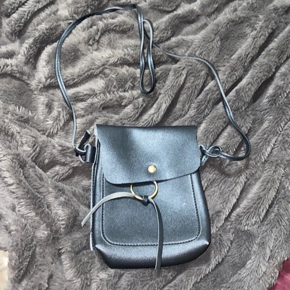 Handbags - 🐚Small Faux leather crossbody purse!